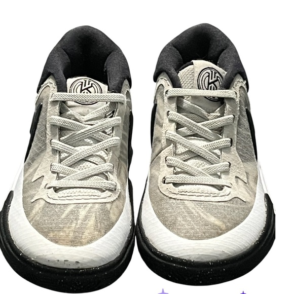 Nike Sneakers small stain some peeling last pic - Picture 1 of 8